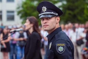 В Киеве состоялся торжественный выпуск первых патрульных полицейских