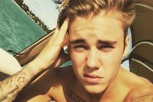 Джастин Бибер извинился перед теми, кого "обидели" его голые ягодицы