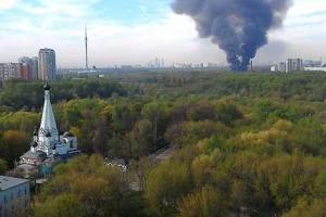 В Москве вновь тушили масштабный пожар на ВДНХ