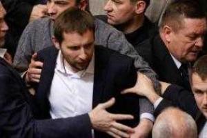 Реалии ВРУ: нардепы дружно проголосовали и снова устроили драку