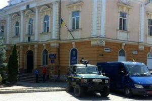 В Мукачево расставлены мобильные посты, улицы патрулируются, в небе над городом кружат вертолеты