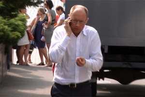 Яценюк "нервно курит" после встречи с Обамой - CCTV Roee Kiviti