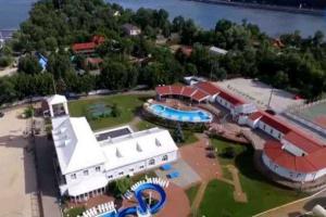 Автомайдановцы: Как живется олигархам в незаконных застройках на Трухановом острове в Киеве? 