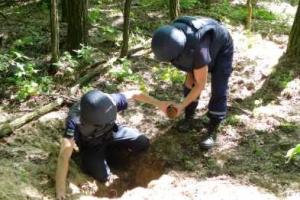 На Донбассе специалисты ГСЧС продолжают обезвреживать взрывоопасные "подарки" боевиков