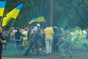 Акция протеста в Днепропетровске закончилась избиением активистов радикалами в балаклавах 