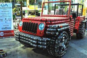 На набережной Ванкувера установили внедорожник, собранный из консервных банок