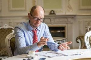 Блогер: Похоже, Яценюк возомнил себя наместником Бога на земле