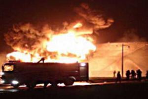 В Китае горит нефтехимический завод, произошло 4 мощных взрыва