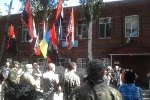 Сторонники "Правого сектора" провели пикет в Мариуполе