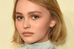 Дочь французской певицы Ванессы Паради стала лицом Chanel