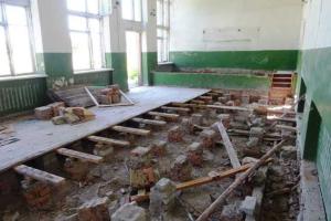 Жители села на Харьковщине решили "разнести культуру" по щепкам и кирпичикам