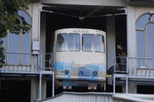 Киевляне и гости столицы получили долгожданный подарок: после ремонта открылся городской фуникулер