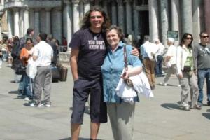 Мама Кузьмы записала колыбельную и показала детские фото своего сына