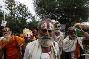 В Индии двух девушек "во имя чести семьи" приговорили к публичному изнасилованию