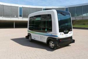 В Нидерландах осенью беспилотные микроавтобусы возьмут "на борт" первых пассажиров