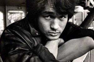 Питерский фотограф опубликовал архивное фото обнаженного Виктора Цоя