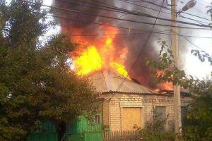 Боевики подло усыпали "градом" мирный поселок под Мариуполем