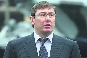 Луценко: Готовьтесь, в День Независимости на Донбассе будет "жарко"