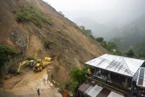 Мощный тайфун хозяйничает на Филиппинах, есть жертвы