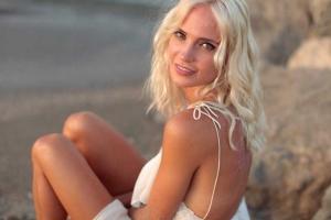 Глюкоза нежится на отдыхе и дарит поклонникам новые фото