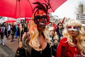 Правозащитники призывают легализовать проституцию