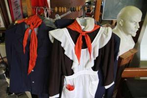 Скоро по всей России вспыхнут "пионерские" костры: начнут сжигать "вредную" школьную форму