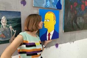 Любовь к "вождю" безмерна: с московской выставки умыкнули картину с Путиным