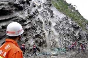 В Китае более полусотни человек пропали без вести в результате схода оползня, есть жертвы 