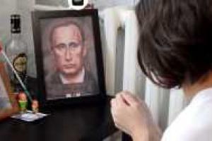 Женская панк-рок группа выпустила клип на песню "Путин, давай замутим"