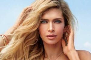 Вера Брежнева, провожая лето, радует поклонников новым фото в купальнике