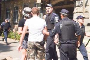 В Одессе молодежь в масках громко выразила свое отношение к участникам ЛГБТ-фестиваля 