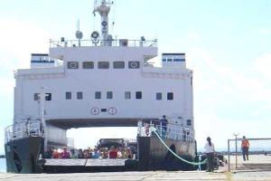 Отдохнув в "родном" Крыму, россияне застряли в огромной очереди на паром, мечтая вернуться домой