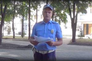 Общественный активист показал видео, на котором ГАИшник "плачется", что не попал в новую полицию
