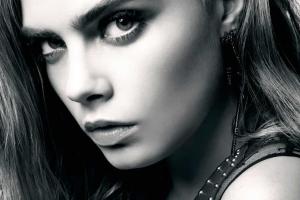 Молодая супермодель разделась для дерзкой рекламы новой помады