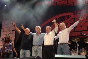 Легендарная рок-группа Pink Floyd распалась 