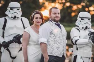 Девушка устроила жениху, поклоннику "Star Wars", незабываемый сюрприз на свадьбу