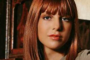 Поклонники Подольской спорят: на кого больше похожа Наталья в новом образе - на куклу или вампира