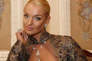 Анастасия Волочкова в Ялте устроила "стриптиз"