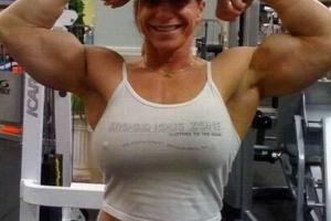 Женщина-бодибилдер, которая покоряет мир и мужчин своими железными мускулами