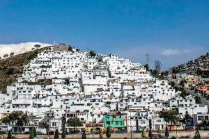 Стараниями мексиканских художников унылые дома превратились в буйство красок