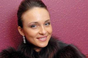 Актриса Анна Снаткина нежится в Греции на яхте в сексапильном бикини