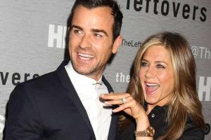 Какую фамилию взяла Дженнифер Энистон после свадьбы?