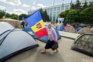 Активисты в Кишиневе устроили акцию протеста, требуя отставки президента страны