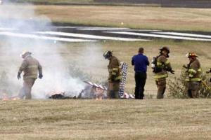 В США самолет рухнул возле школьного стадиона