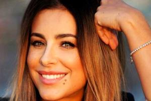 Ани Лорак прогулялась с жеребцом