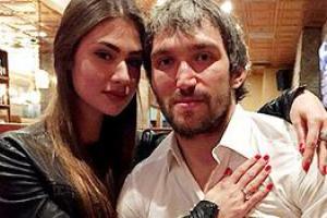 Хоккеист Овечкин обручился с начинающей актрисой, входящей в список самых богатых невест России