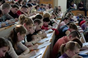 На Луганщине создадут единый координационный центр помощи студентам-переселенцам