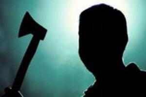 Киевский студент вышел "на охоту" на улицы города в камуфляже, балаклаве и с топором 