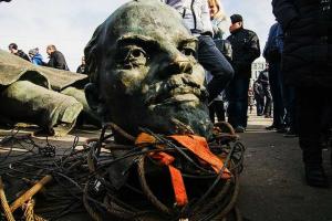 Тука пообещал жестко взяться за демонтаж памятников Ленину на Луганщине