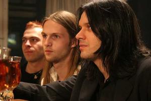 Российская группа спела сатирическую песню о зомбирующей пропаганде и войне на Донбассе